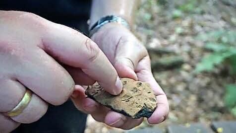 Aufwendig verzierte Keramikscherben gehören zu den häufigeren Funkstücken an der Milseburg. Fotos: Marion Eckert