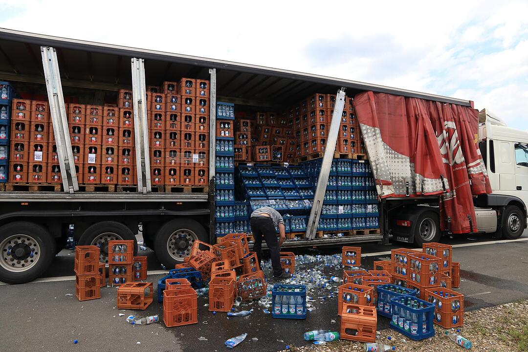 Mineralwasser auf der Autobahn: Und wieder wird gegafft