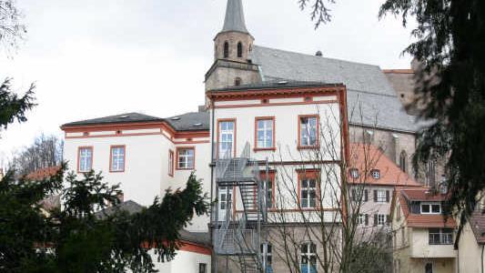 Sind 50 Euro Schulgeld im Monat an der Oberen Schule in Kulmbach rechtmäßig oder nicht? Darüber entscheidet im Juni das Landgericht Bayreuth. Foto: Archiv