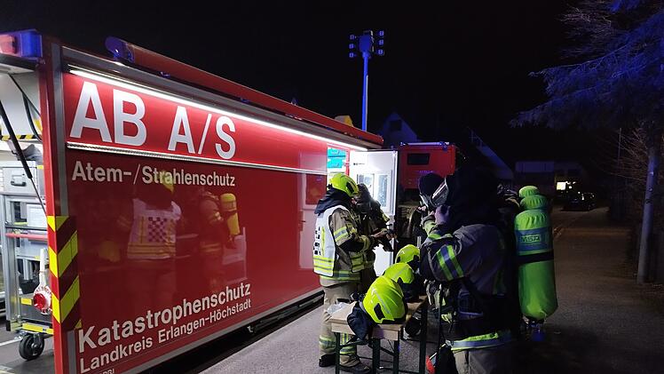 Möhrendorf: ABC-Alarm in Haus - Feuerwehr rückt mit vielen Kräften an