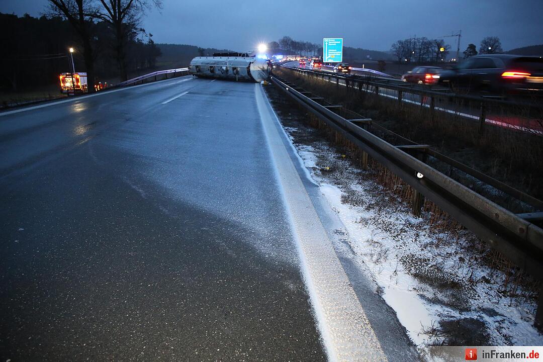 Milchlaster verunfallt auf der A70