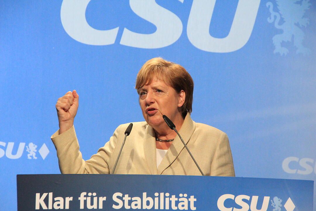 Jubel und Pfiffe für Angela Merkel in Erlangen