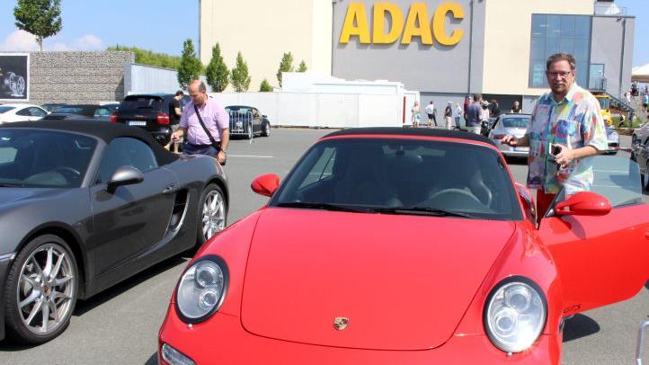 Die Porsche-Fahrer aus Herzogenaurach nutzt seinen Carrera GTS täglich - trotz des enormen Benzinverbrauchs. Fotos: Evi Seeger