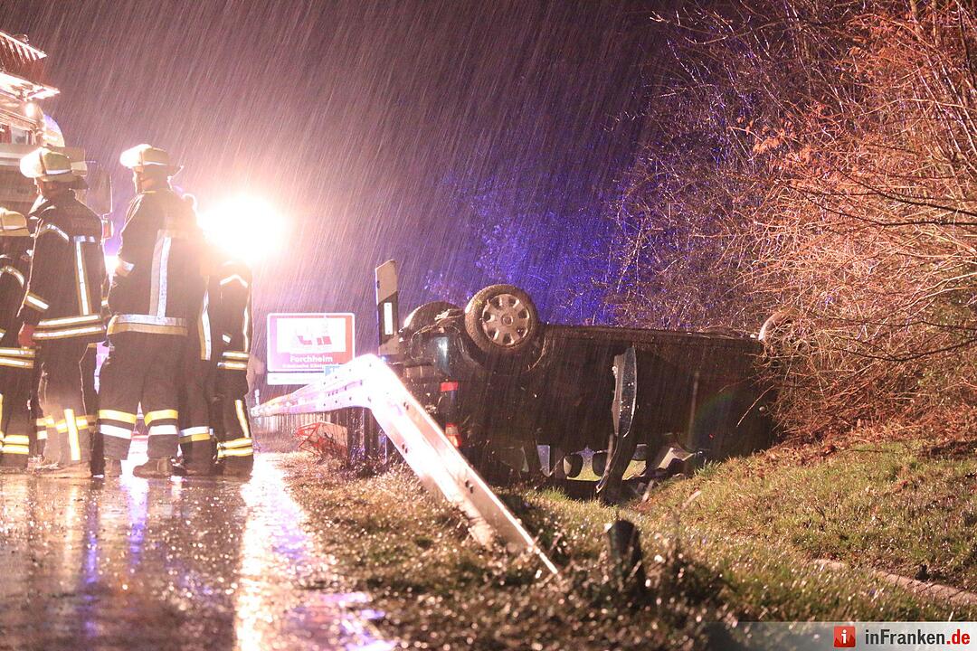 Auto überschlägt sich auf A73 bei Eggolsheim