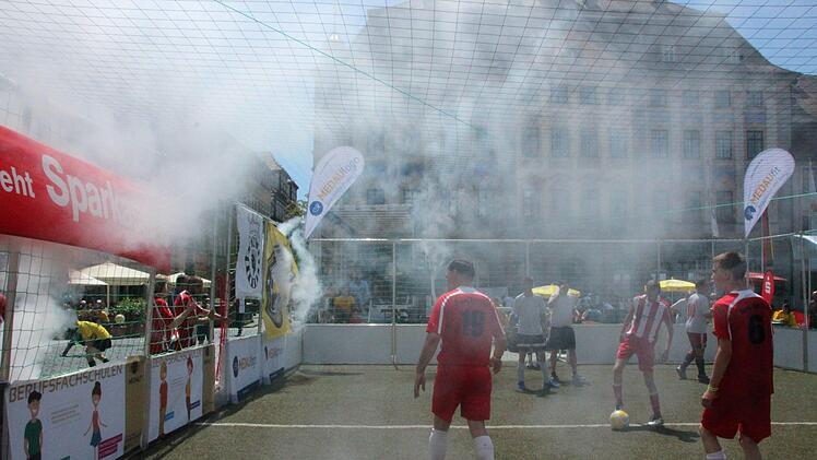 Impressionen vom Jubiläumsturnier des FC FED Olé auf dem Coburger Marktplatz.Oliver Schmidt