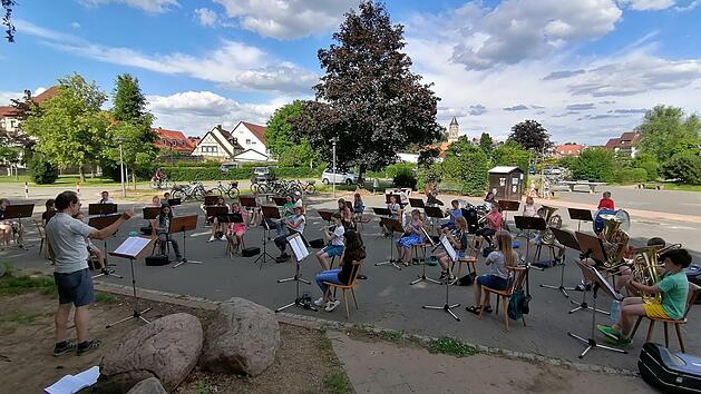Die erste Gemeinschaftsprobe des Juniororchesters Foto:  Dagmar Bürzle