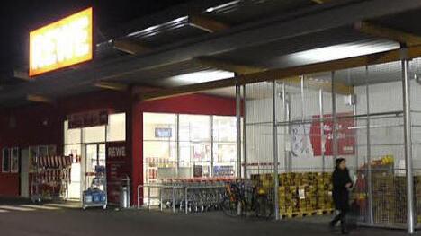 Der Rewe-Markt in Röttenbach wird von der Bevölkerung gut angenommen. In einer ersten Bebauungsplanänderung werden jetzt Dinge wie die maximale Schallleistung der Kühlaggregate festgelegt. Foto: Lp