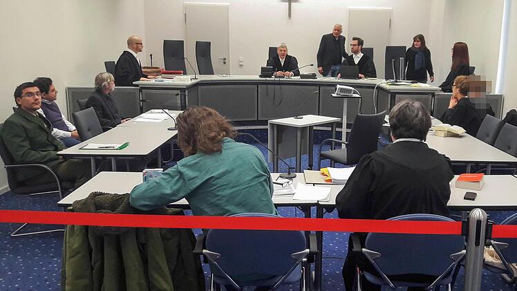 Kurz vor Beginn der Verhandlung im Sitzungssaal des Landgerichts Bamberg  Foto: Anna Lienhardt