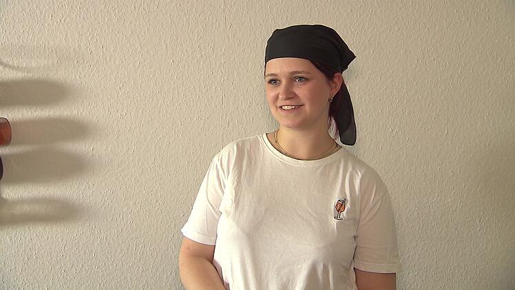 "Mein K&ouml;rper ist anwesend, mein Kopf nicht": Maxin (22) befindet sich im Dinner-Stress.