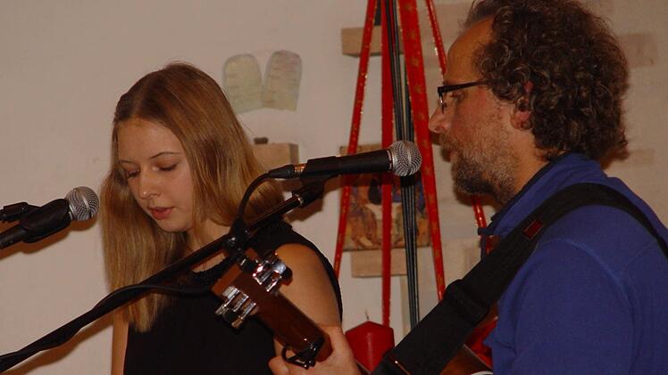 Lena Brust und Lehrer Christian Hirschler. Foto: Brigitta Kempe-Wolf