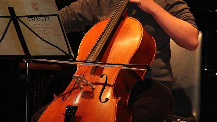 Sebastian Krügel wagte sich als Solist auf die Bühne - mit Johann Sebastian Bachs Prelude aus der Suite G-Dur.