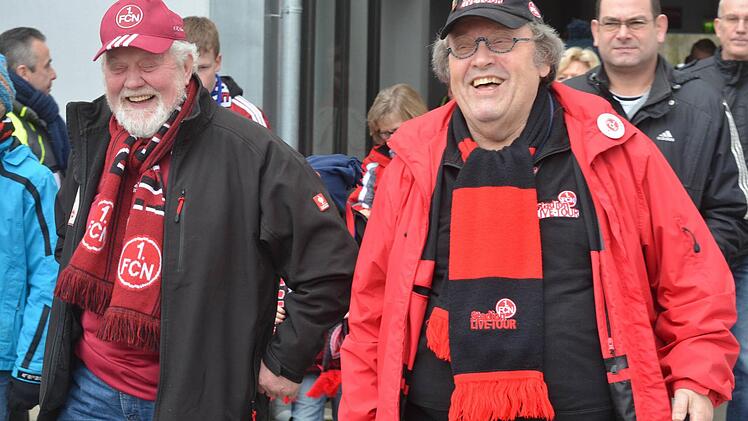 Die Besucher der Live-Tour im Nürnberger Stadion genießen die besondere Atmosphäre unmittelbar vor dem Anpiff. Foto: Nikolas Pelke