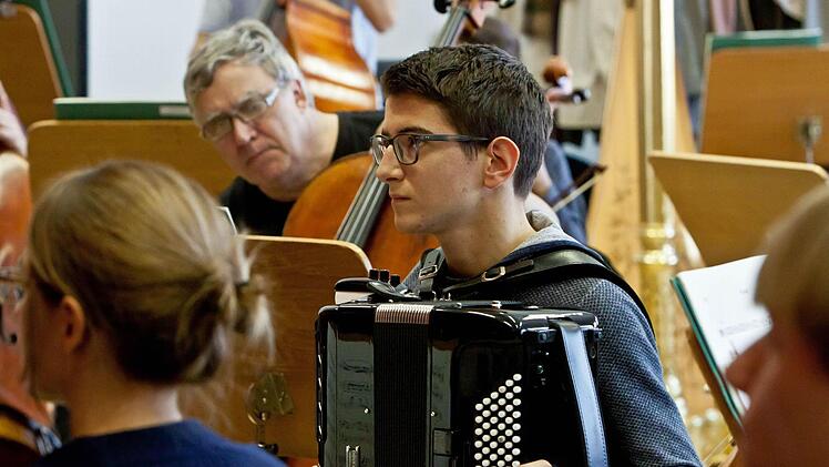 Impressionen von der Probenarbeit für das Mitmachkonzert des Landestheaters.Foto: Jochen Berger