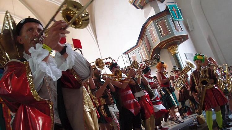 Samba-Festival in Coburg: Impressionen vom Gastspiel der Quastenflosser in der Heilig-Kreuz-KircheFoto: Jochen Berger