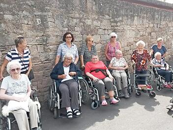 Organisiert wurde der Ausflug f&uuml;r die Senioren des B&uuml;rgerspitals von den Damen des Roten Kreuzes.  Foto: Reimar Gl&uuml;ckler