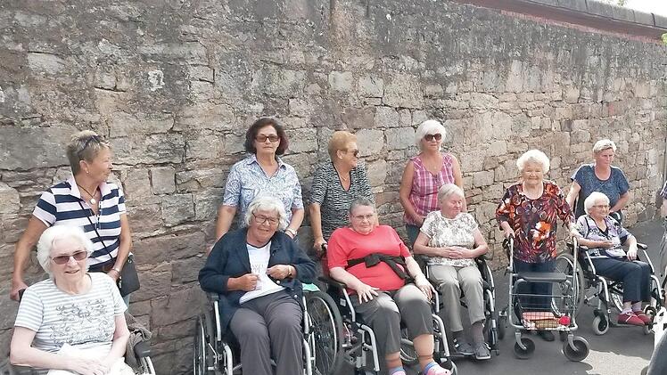 Organisiert wurde der Ausflug f&uuml;r die Senioren des B&uuml;rgerspitals von den Damen des Roten Kreuzes.  Foto: Reimar Gl&uuml;ckler