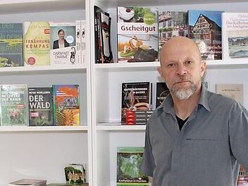 Lesen - trotz oder gerade wegen Corona-Krise ein guter und lehrreicher Zeitvertreib. Der Ebermannstädter Buchhändler Michael Holz gibt Tipps für gute Lesestunden.  Foto: Carmen Schwind