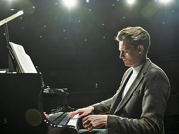 Pianist Maximilian Schairer (24) spielt am 16. April in Bad Kissingen ein Premierenkonzert.