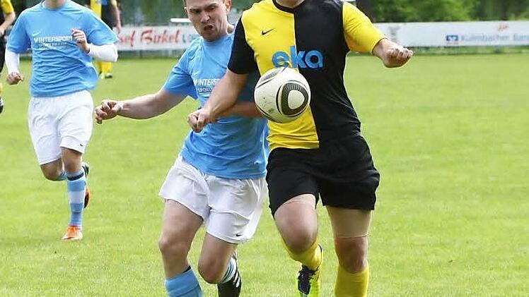 Gleich fünf Akteure hat der TSV Stadtsteinach in der Winterpause zurückgeholt, darunter Stürmer Paul Waljaew (rechts) vom VfB Kulmbach. Foto: Monika Limmer