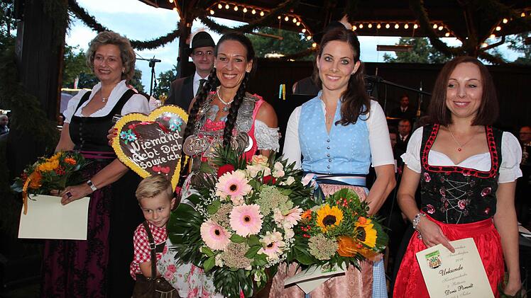 Nach der Proklamation der Schützenkönigin Foto: Friedwald Schedel