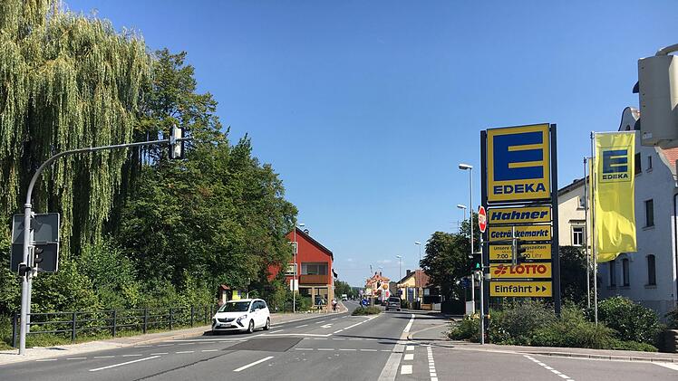 An dieser Stelle gleich bei der Ampelkreuzung befindet sich derzeit noch der Edeka-Markt. Foto: Anette Schreiber