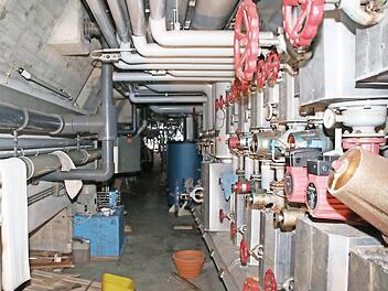 Blick in den Technikraum im Keller des Hallenbades.  Foto: Thomas Malz