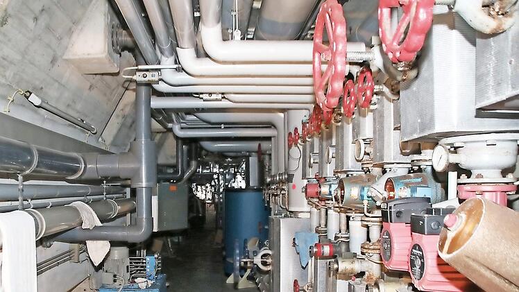 Blick in den Technikraum im Keller des Hallenbades.  Foto: Thomas Malz