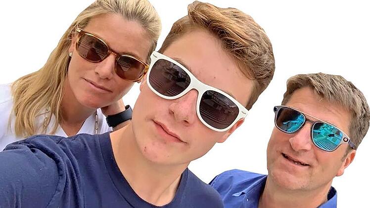 iEin Familienselfie aus dem Urlaub. Aktuell fühlen sich die Zapfs nicht so fotogen - sondern von der Krankheit gezeichnet.privat