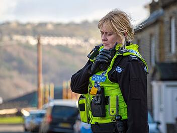 Catherine Cawood (Sarah Lancashire) steht kurz vor der Rente, doch ein Mordfall und die Machenschaften von Tommy Lee Royce (James Norton) verlangen ihr noch einmal alles ab.
