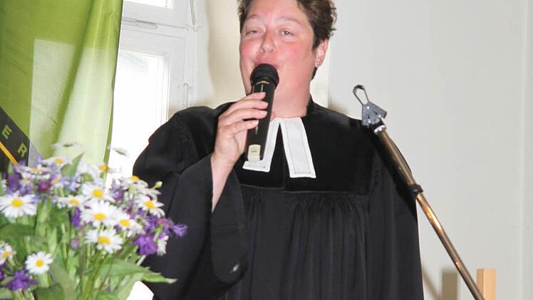 Pfarrerin Kathrin Klinger predigte über Wanderungen in der Bibel .