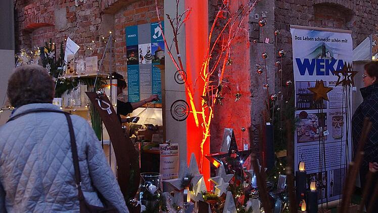 Beim Martini Markt gab es jede Menge wunderschöne, selbst hergestellte Weihnachtsdeko zu bewundern und natürlich auch zu kaufen. Foto: Heike Schülein