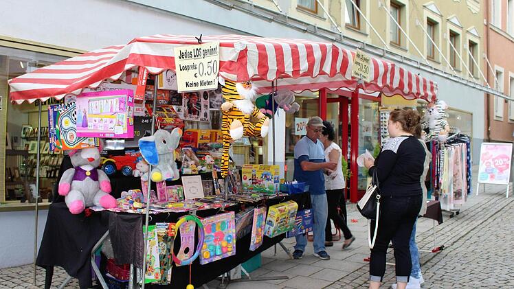 Etwas weniger Stände als in den Jahren zuvor waren in der Stadt aufgebaut. Foto: Julia Raab
