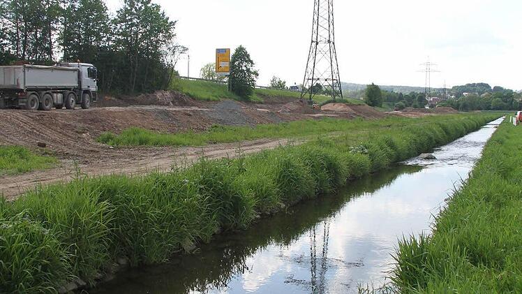 So wenig Wasser wie in diesem Frühlings führt die Flutmulde sonst kaum.