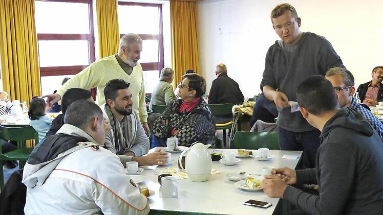 Beim "Café der Begegnung" erleben es Einheimische wie Flüchtlinge als Gewinn und Geschenk, andere Mitmenschen, ihre Gedanken und Schicksale kennenzulernen und sie dadurch besser zu verstehen. Foto: privat