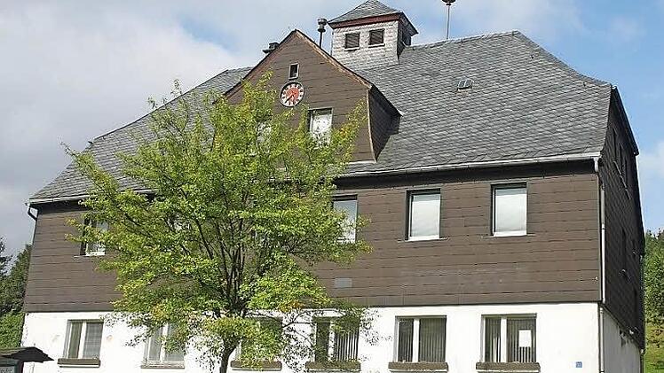 Die ehemalige Schule in Kleintettau kann nun zu einem Dorfgemeinschaftshaus umgebaut werden. Foto: Archiv