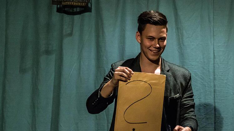 Impressionen vom "Freistaat Coburg" in der Reithalle: Zauberkünstler Tobias.Foto: Jochen Berger