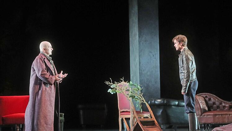 Szene aus "Wallenstein" am Landestheater Coburg.Foto: Henning Rosenbusch