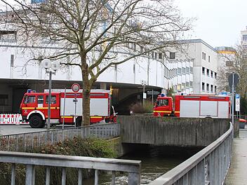 Die Feuerwehr rückte  aus, weil im ehemaligen "bilka"-Kaufhaus Feueralarm ausgelöst worden war. Foto: Katrin Geyer