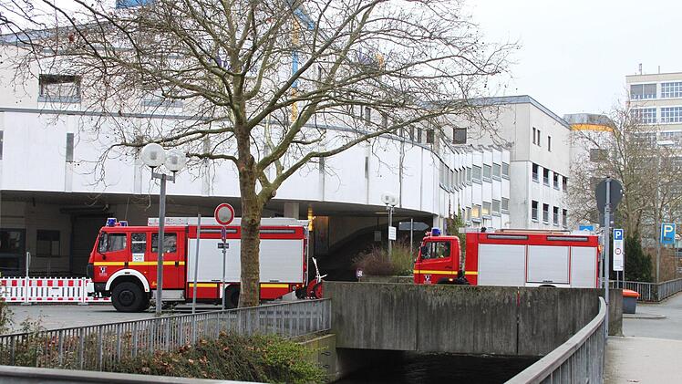 Die Feuerwehr rückte  aus, weil im ehemaligen "bilka"-Kaufhaus Feueralarm ausgelöst worden war. Foto: Katrin Geyer
