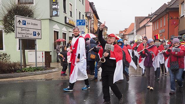 Faschingszug in H&ouml;chstadt  Foto: Theresa Schiffl