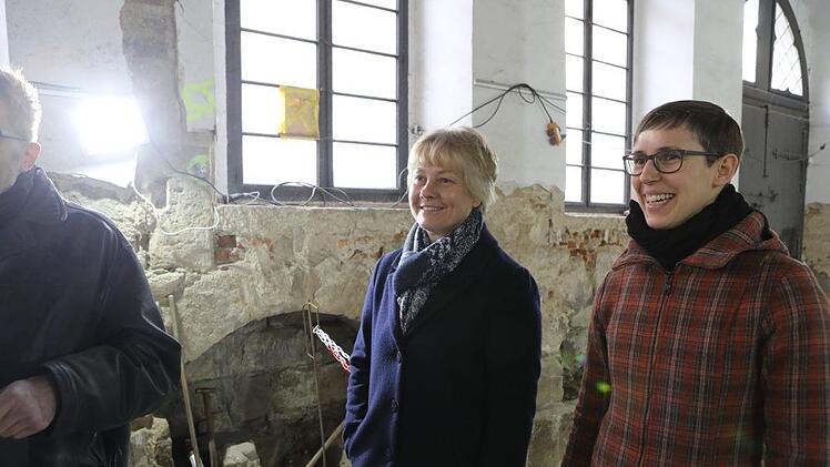 Die städtische Projektleiterin Claudia Stumpf und Weiler-Rahnfeld beantworteten Fragen rund um das Projekt. Foto: Barbara Herbst