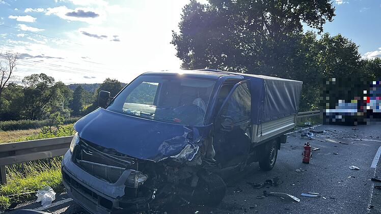 Burgkunstadt: Unfall auf B289 - Fahrer stirbt vor Ort