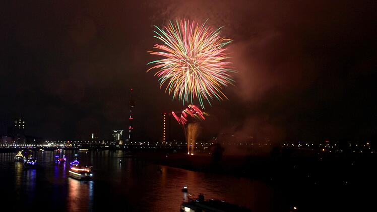 22. Japan-Tag D&uuml;sseldorf - Japanisches Feuerwerk