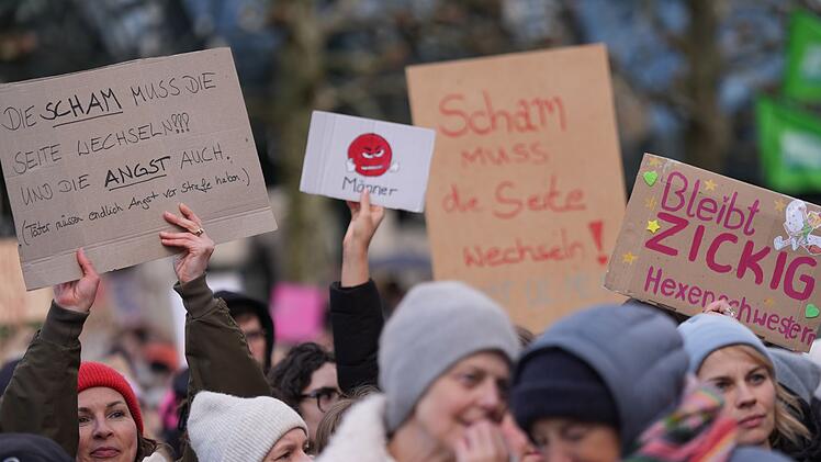 Demonstration gegen sexualisierte Gewalt gegen Frauen