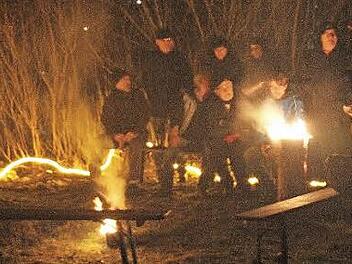 Gemütlichkeit am Lagerfeuer: Der Stadtsteinacher Kulturclub "Die Wüste lebt" hatte zur Wintersonnenwende eingeladen. Foto: Klaus Klaschka