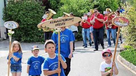 Der Nachwuchs kündigt die "Greuther Blos'n" an - Musiker, die sich alljährlich nur für dieses Ereignis Kerwa zusammentun.Foto: Johanna Blum