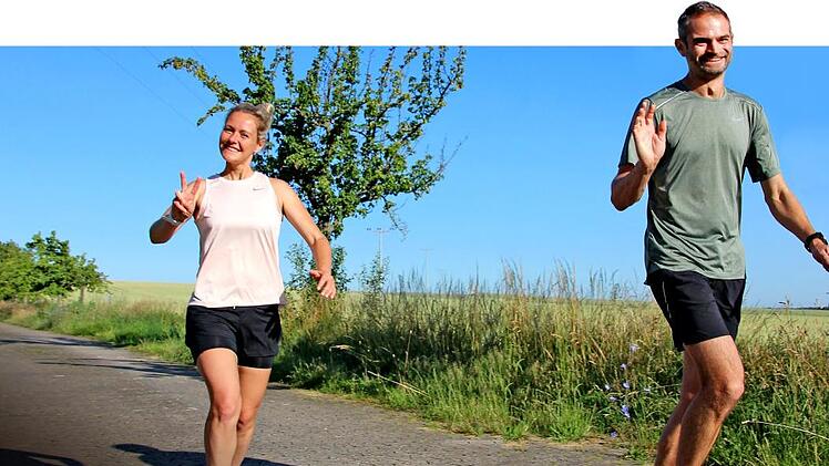 Jasmin ("Jassi") und Bernd Lindner lieben das Laufen. Weil aktuell keine Massenveranstaltungen wie Marathons stattfinden dürfen, haben sie einen anderen Weg gefunden, sich mit Läuferkollegen zu messen und auszutauschen.  Foto: Diana Fuchs