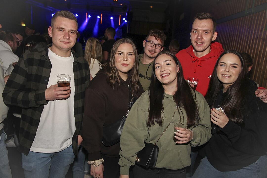 Mit vielen Party-Songs der 80er & 90er und Rock-Pop Klassikern