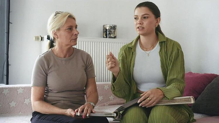 Chanel Silberberg (24, rechts) starb mit elf Jahren beinahe an einer Darmentzündung. Im Koma begegnete sie ihrer verstorbenen Oma.