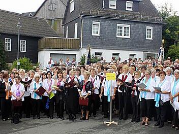 Rund 40 Gesangvereine nahmen an der Kundgebung teil. Foto: Veronika Schadeck